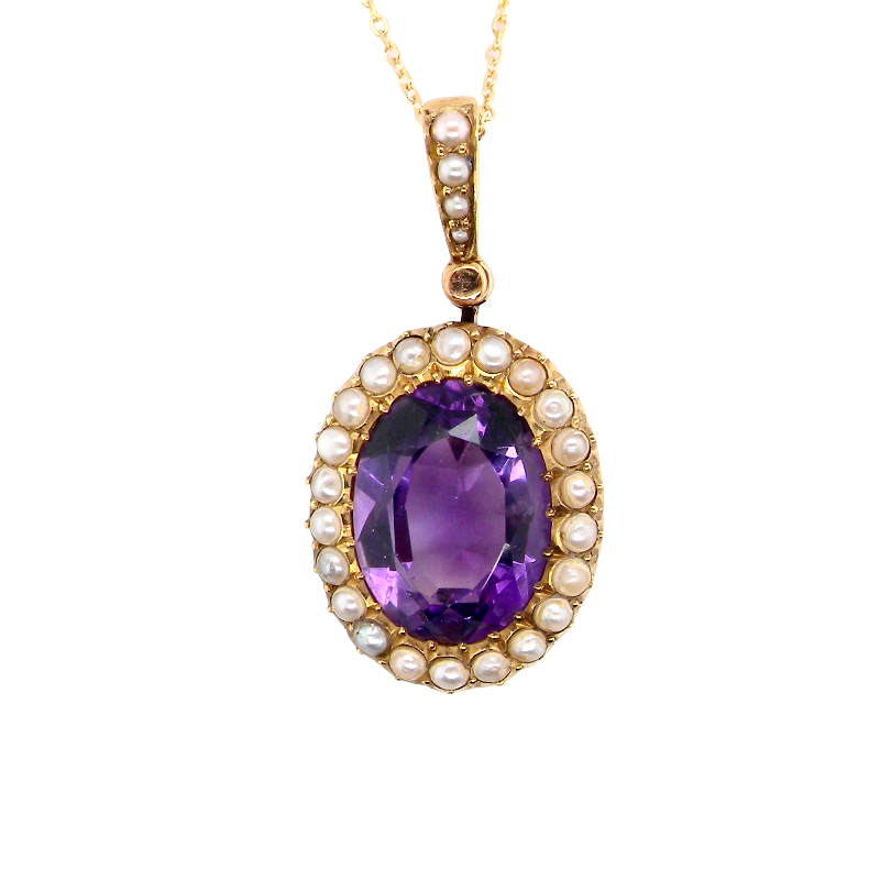 A fine 15 carat gold* pendant. features a large amethyst centre stone 14x11mm,