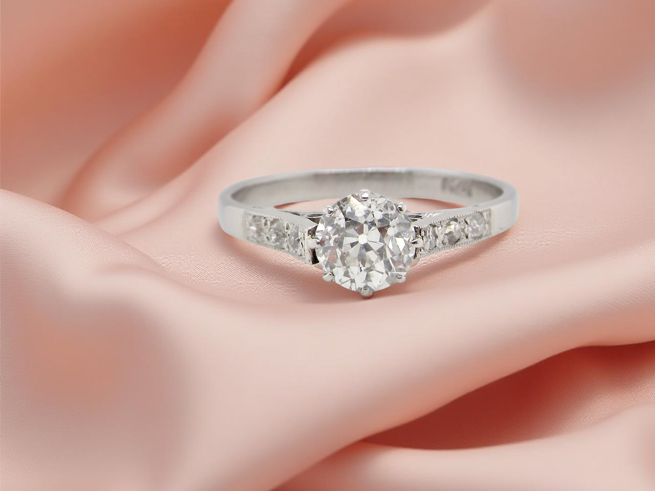A fine 3/4 Carat Diamond Ring 3