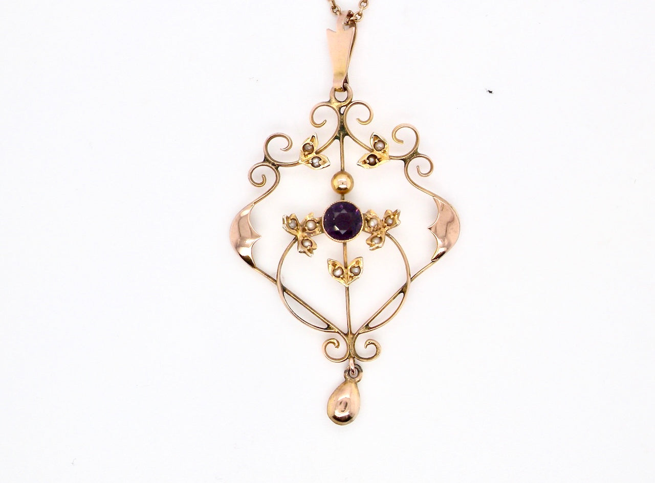 A fine antique pendant. Victorian openwork design, measures 40x30mm.