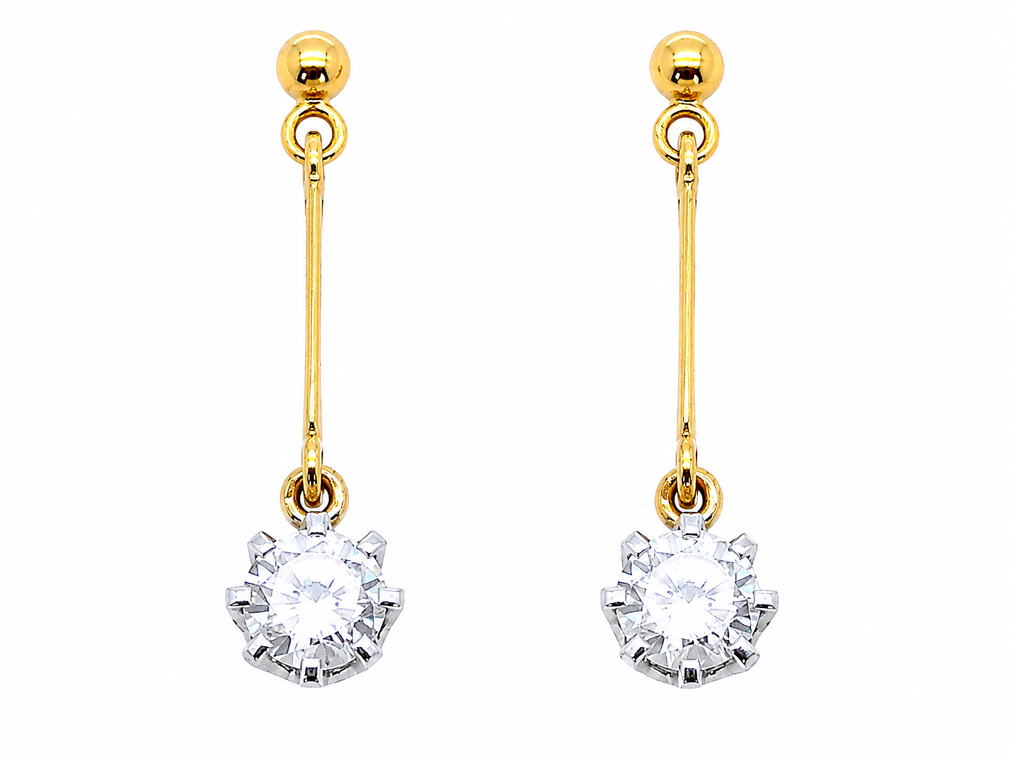 A fine pair of 18 carat yellow gold drop earrings.
Each modern brilliant cut white diamond measures 5mm (claw set.