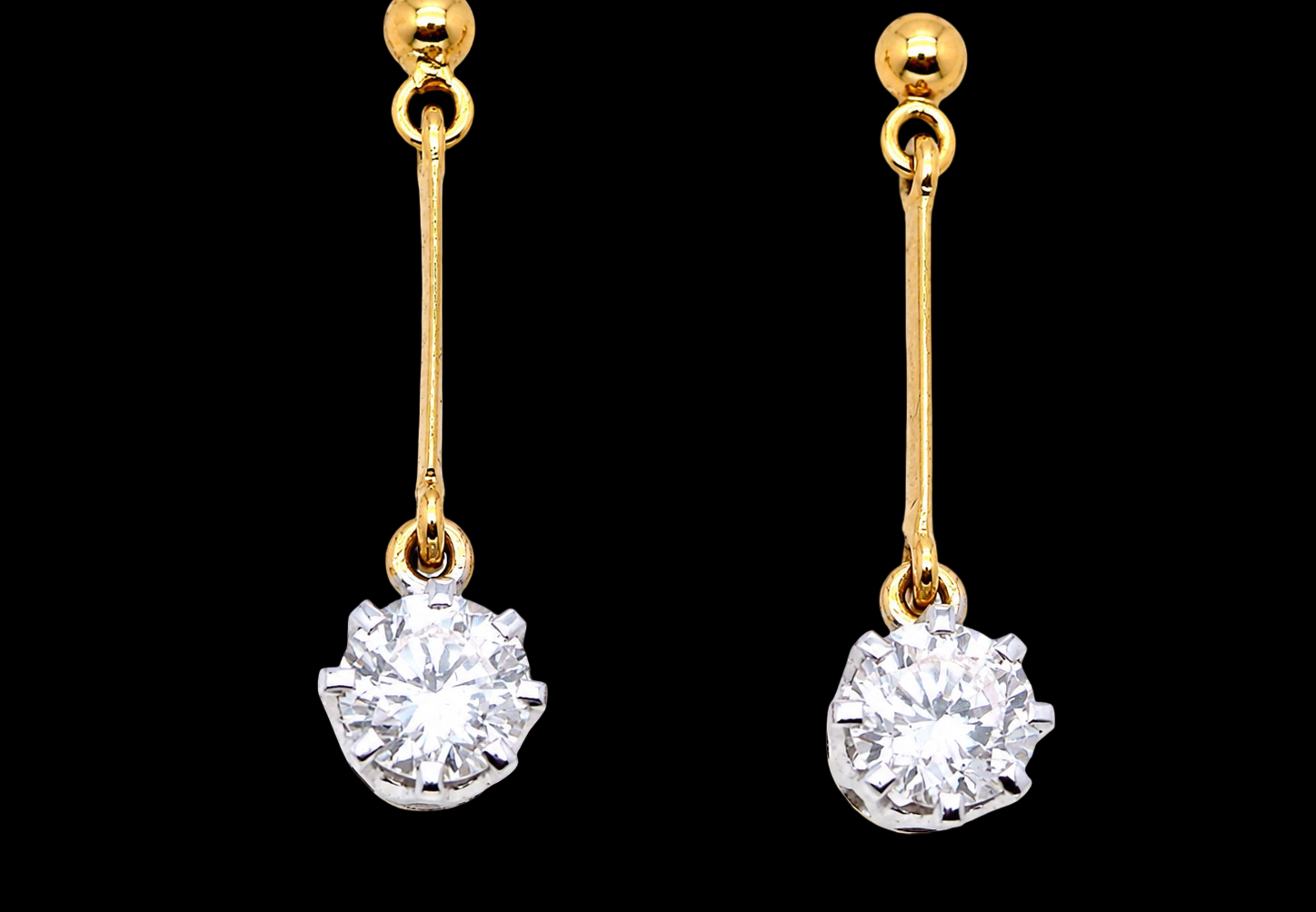 A fine pair of 18 carat yellow gold drop earrings.
Each modern brilliant cut white diamond measures 5mm (est half a carat each),