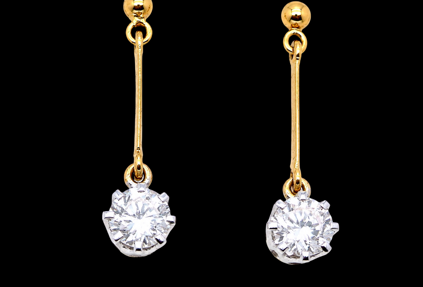 A fine pair of 18 carat yellow gold drop earrings.
Each modern brilliant cut white diamond measures 5mm (est half a carat each),