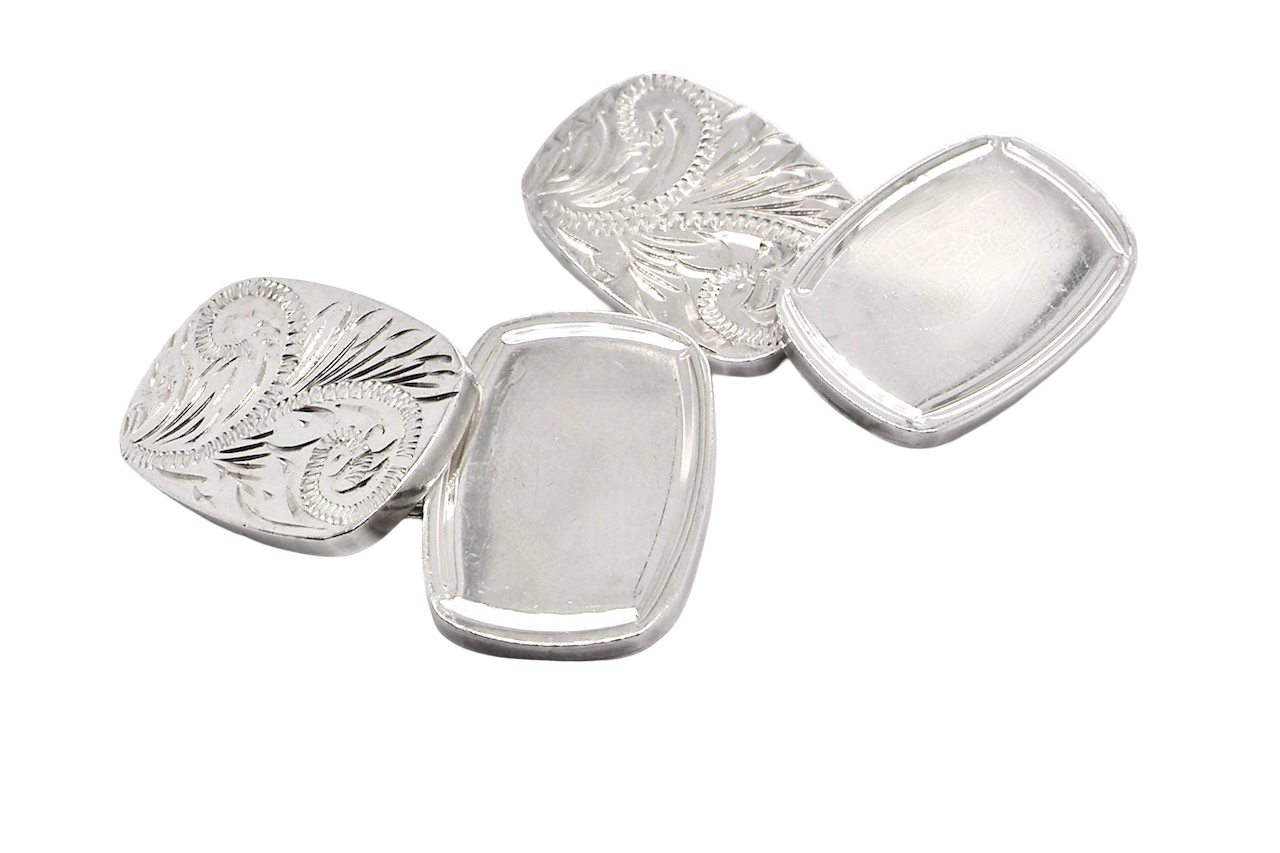 A fine pair of sterling silver double cufflinks.
Each rectangular shaped, 17x12mm,