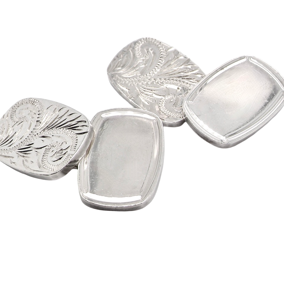 A fine pair of sterling silver double cufflinks.
Each rectangular shaped, 17x12mm,