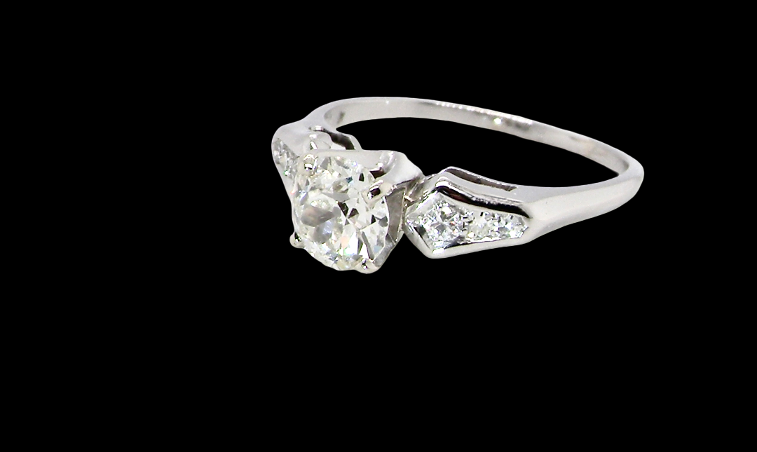A fine solitaire ring featuring an e lovely brilliant cut white diamond. Measures 6.3mm (est 0.85 carats) very bright white stone, colour H-i, clarity VS. Head depth 7mm.
side