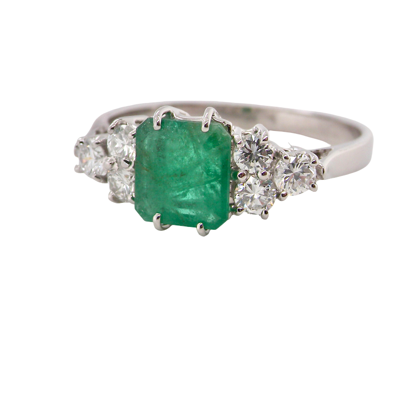 A fine white gold* ring that features a rectangular emerald centre stone, measures 6x6.5mm (est one carat), mid to dark green hue,