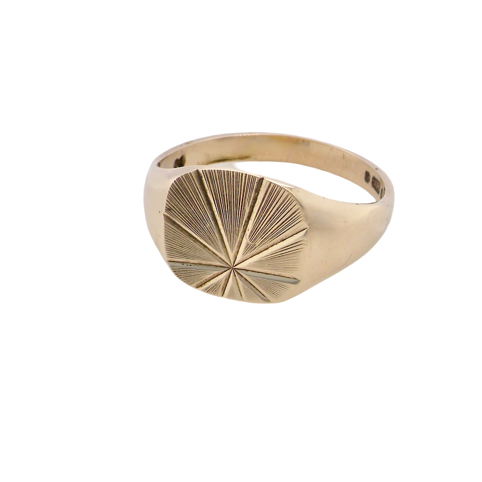 A gentleman's 9 carat gold 'TV' shaped signet ring.
The head measures 13x13mm, fully diamond cut. Weight 4.7grams, hallmarks for London 1973.