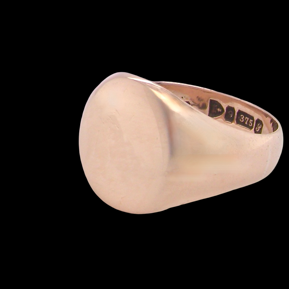 A gentleman's 9 carat rose gold signet ring. The head is oval shaped 13x13mm, totally plain