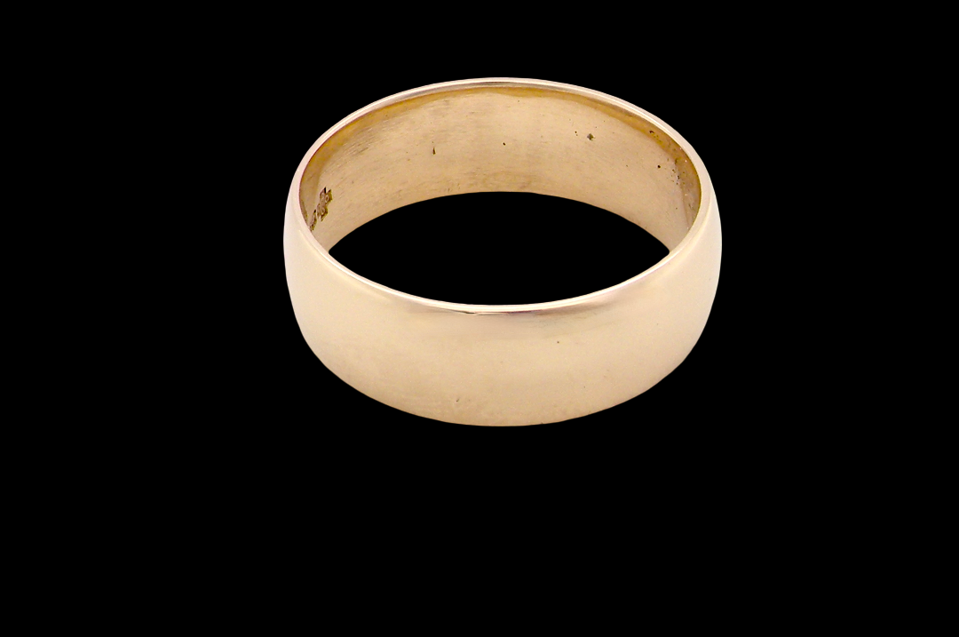 A gentleman's wedding ring, 6.6mm width, weight 5grams.
D shape profile,