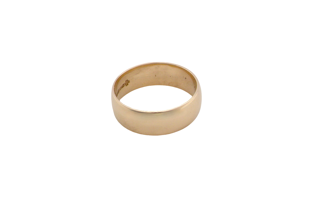 A gentleman's wedding ring, 6.6mm width, weight 5grams.
Traditional D shape