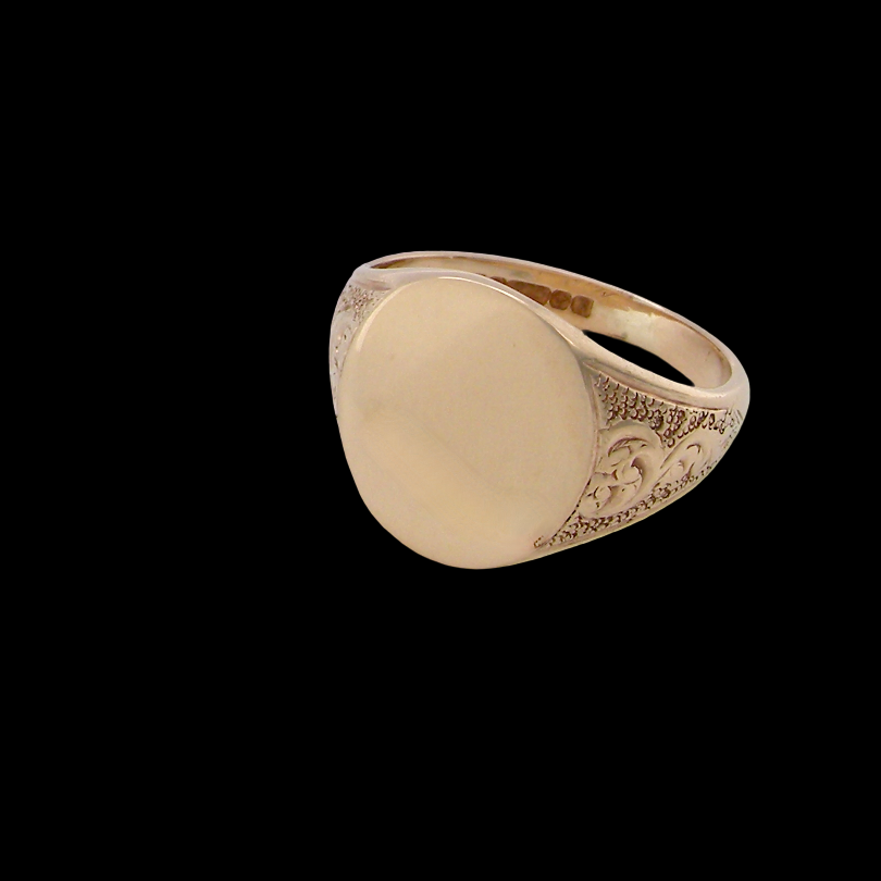 A gentlemans 9 carat gold oval shaped signet ring. The reverse is engraved with Mizpah*