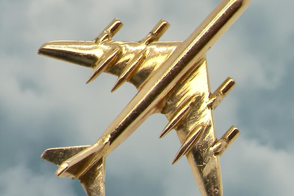 A jet aeroplane tie stud