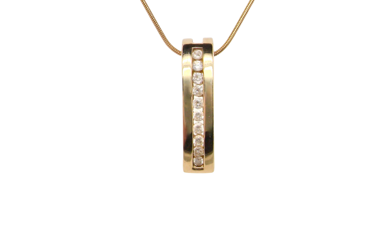 A modern Diamond Pendant