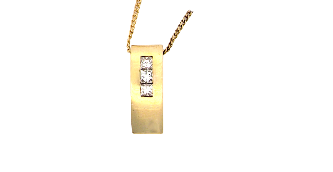 A modern block style pendant. Measures 17x6.3mm. Set with three princess cut white diamonds, close set, each measures 2.75-2.85mm (total est 0.40 carats). 