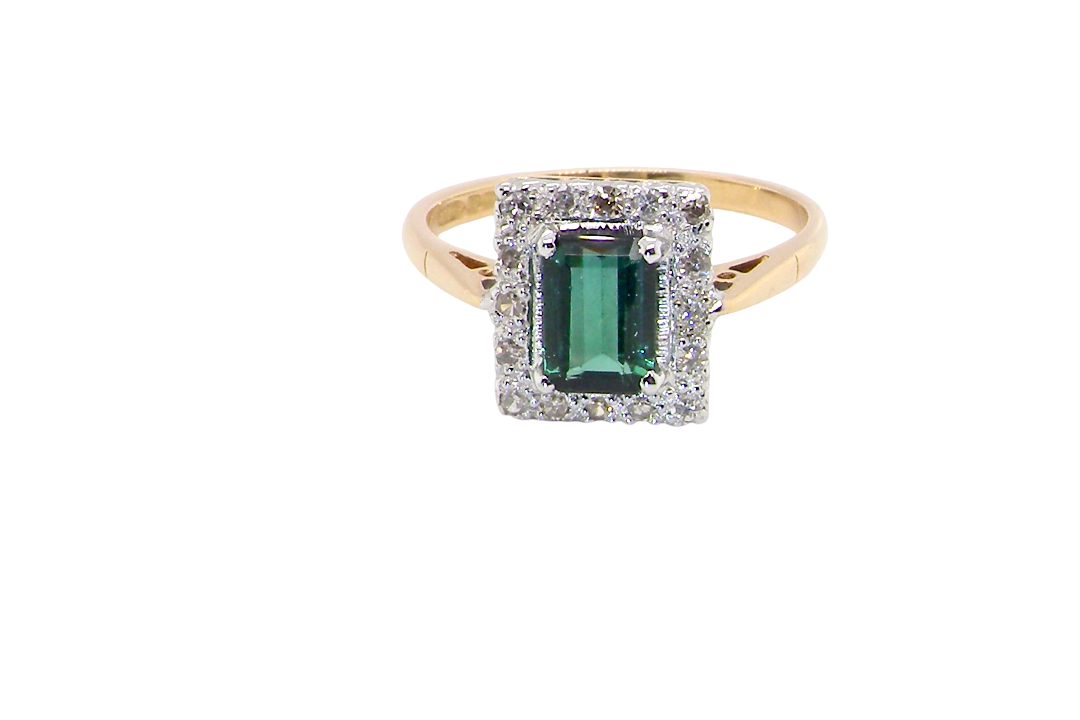 A near new cluster ring that shows no sign of wear, seems unworn.
Features a deep mint green tourmaline gemstone,