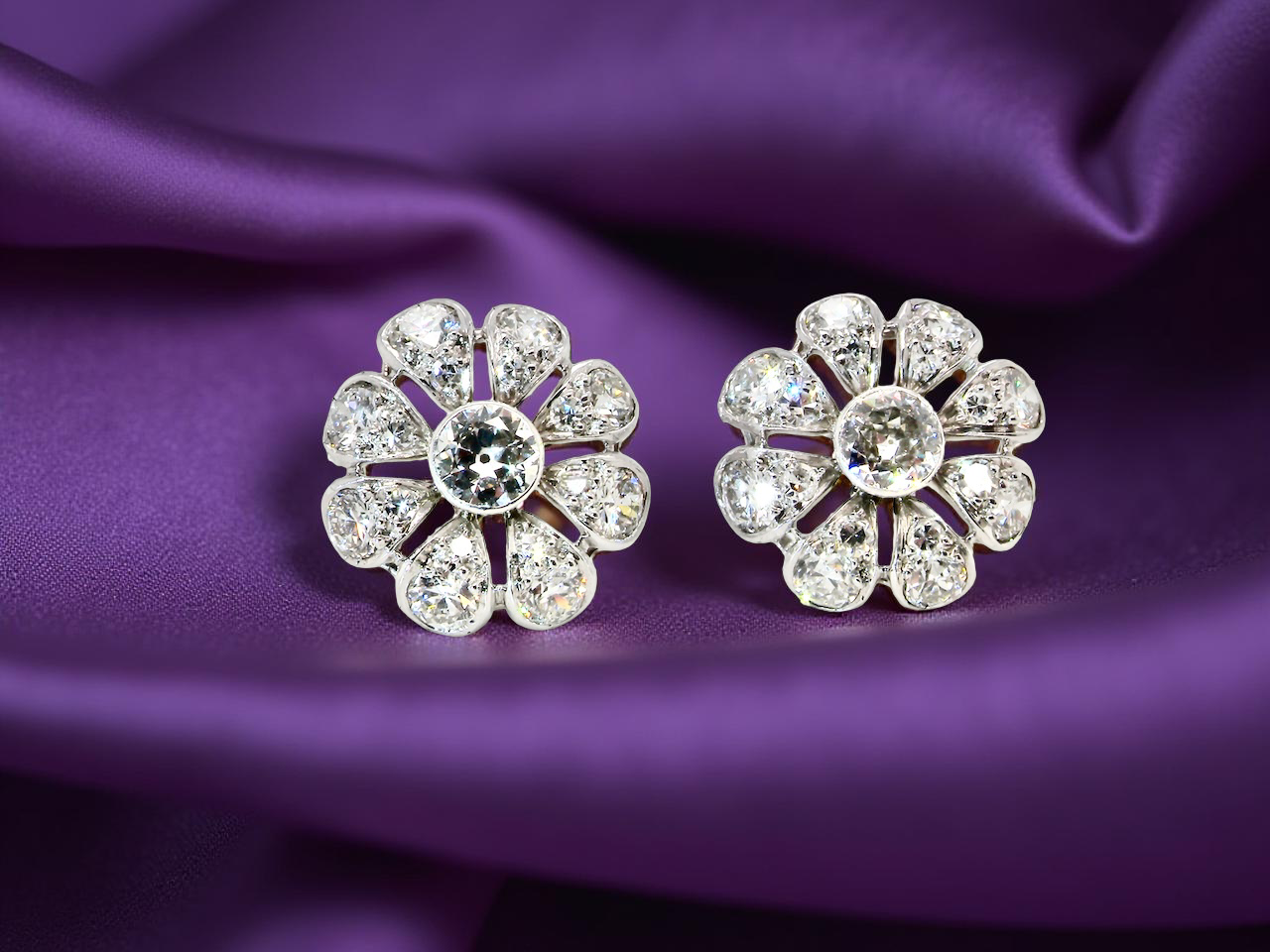 A pair of Art Deco Diamond Cluster Earrings (c.1920–1930)