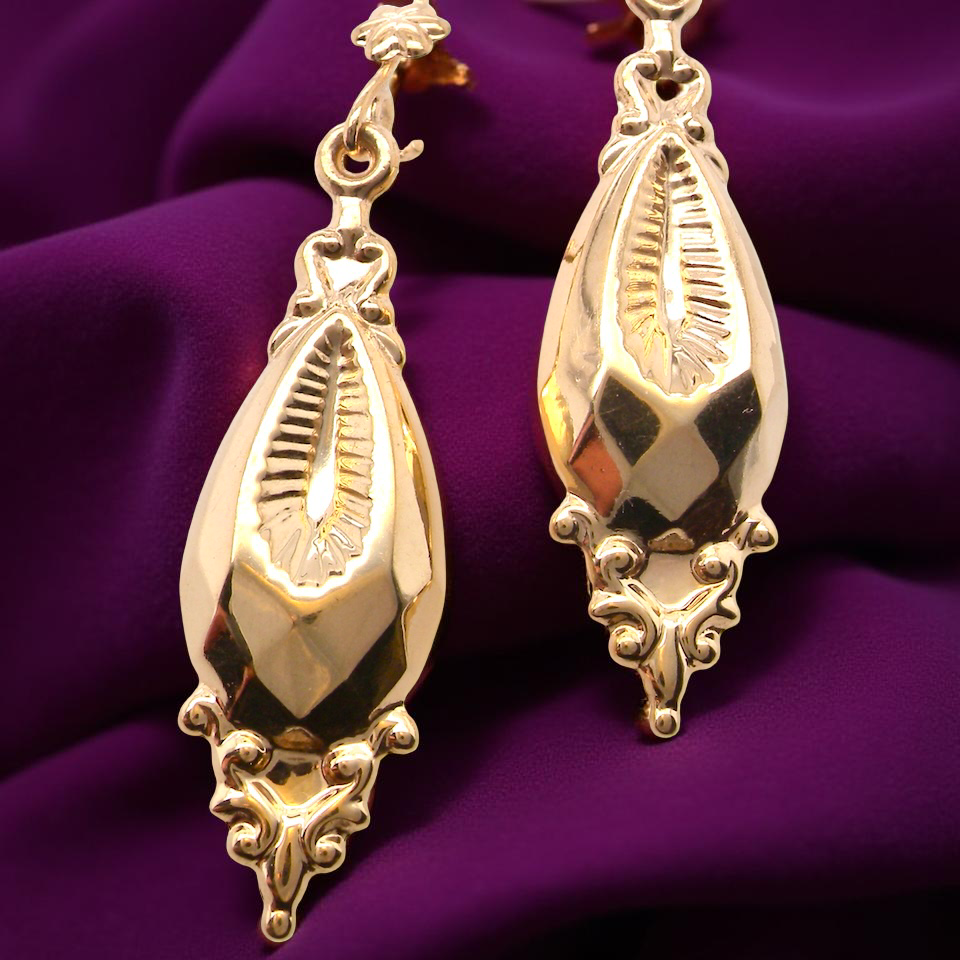 A pair of Victorian Style 9 carat Gold Drop Earrings