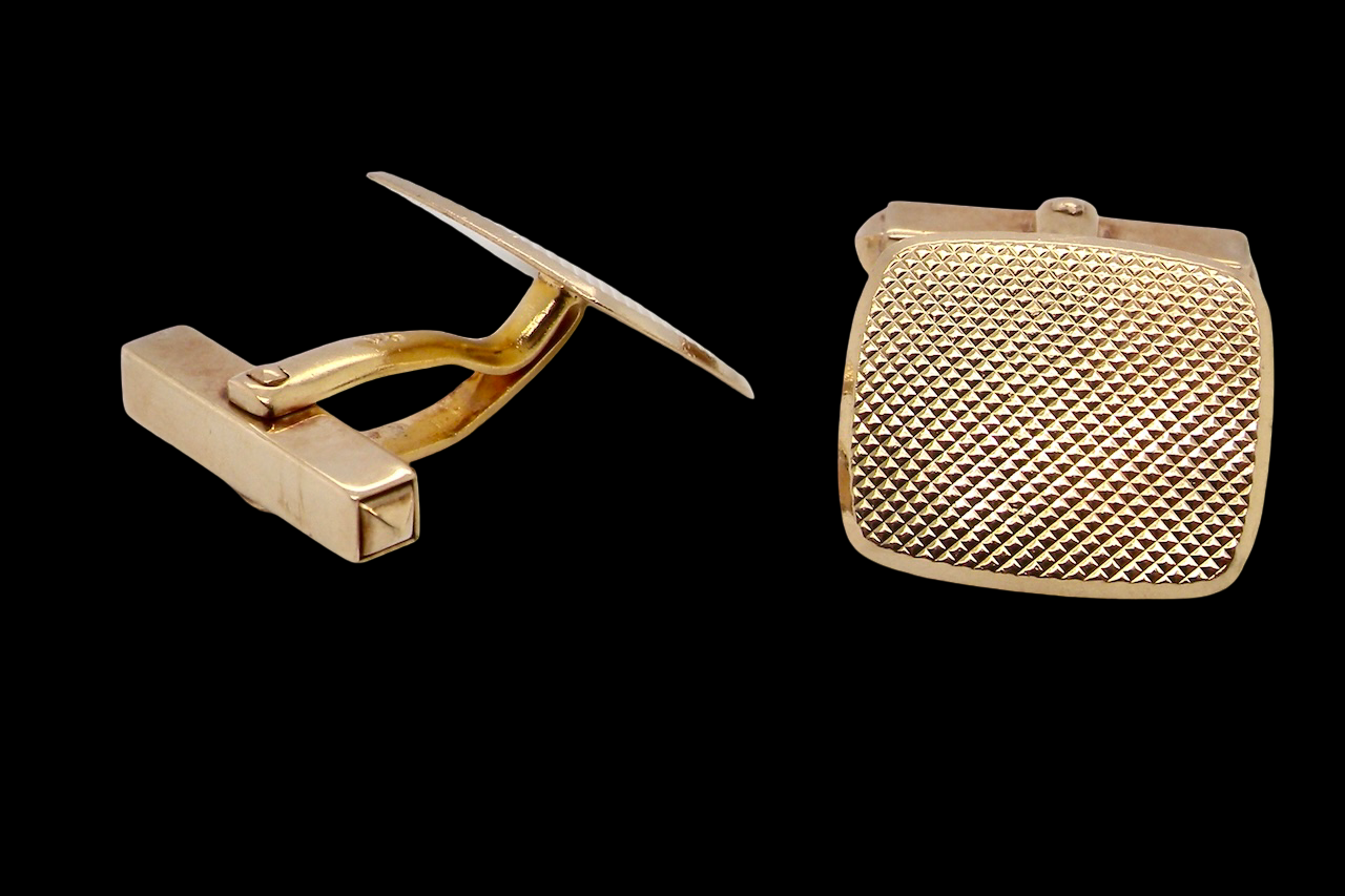 A pair of cushion shaped cufflinks. The head measures 17x15mm,