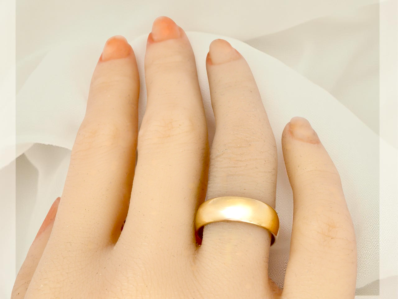 A plain 18 carat gold wedding ring