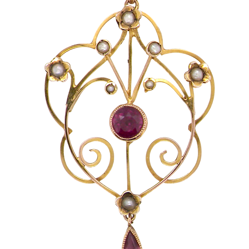 A pretty early 20th century pendant. Openwork design with a round garnet to the centre, measures 5.6mm,