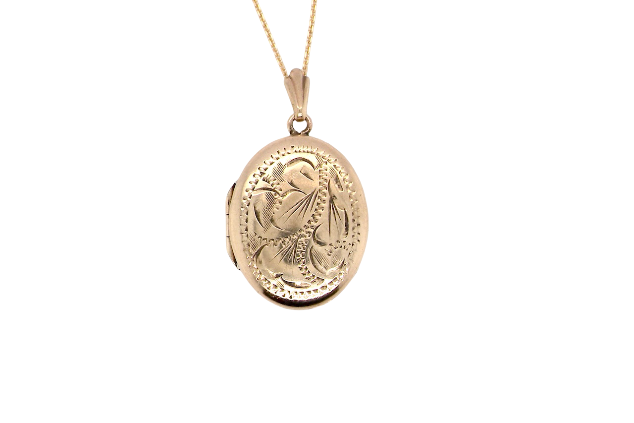 A pretty oval shaped locket. Measures 22x17mm. Hand engraved front, plain reverse
Hinges open, hallmarks for 1978.