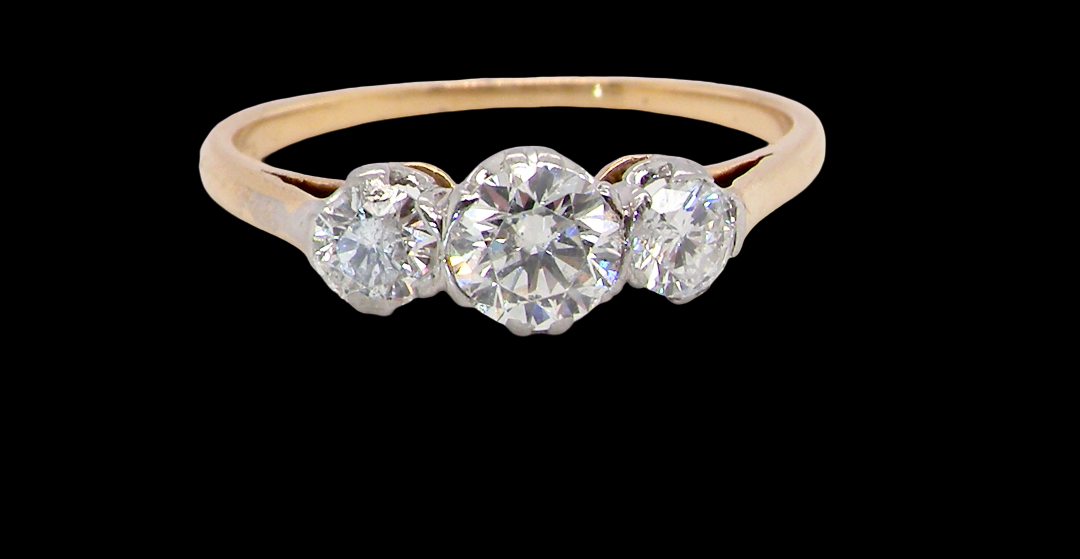 A pretty three stone trilogy ring that features three brilliant cut white diamonds.
Centre diamond, 5mm (est 0.50 carats) each side a 4mm diamond (est 0.25 carats). Colour G-h, clarity Si.