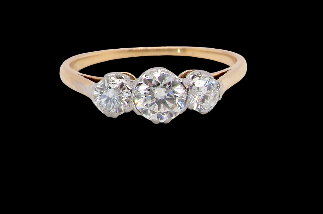 A pretty three stone trilogy ring that features three brilliant cut white diamonds.
Centre diamond, 5mm (est 0.50 carats) each side a 4mm diamond (est 0.25 carats). Colour G-h, clarity Si.