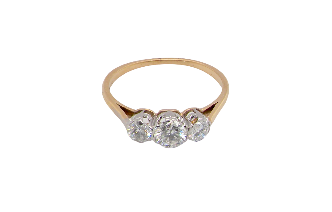 A pretty three stone trilogy ring that features three brilliant cut white diamonds.
Centre diamond, 5mm (est 0.50 carats) each side a 4mm diamond (est 0.25 carats). Colour G-h, clarity Si. Platinum rim style setting,