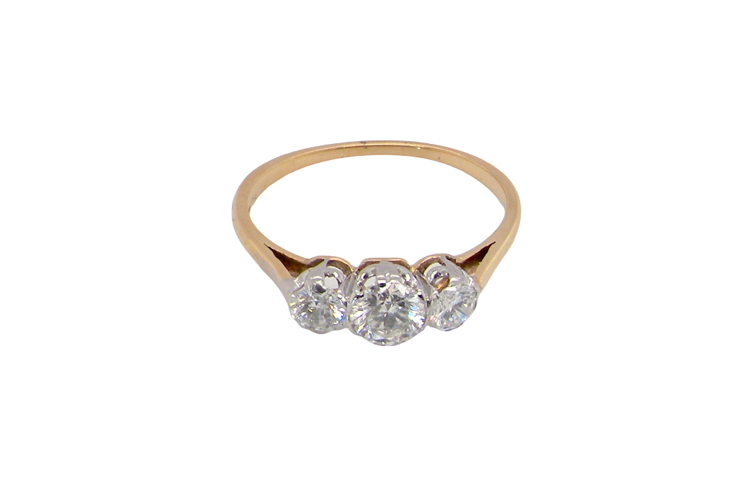 A pretty three stone trilogy ring that features three brilliant cut white diamonds.
Centre diamond, 5mm (est 0.50 carats) each side a 4mm diamond (est 0.25 carats). Colour G-h, clarity Si. Platinum rim style setting,