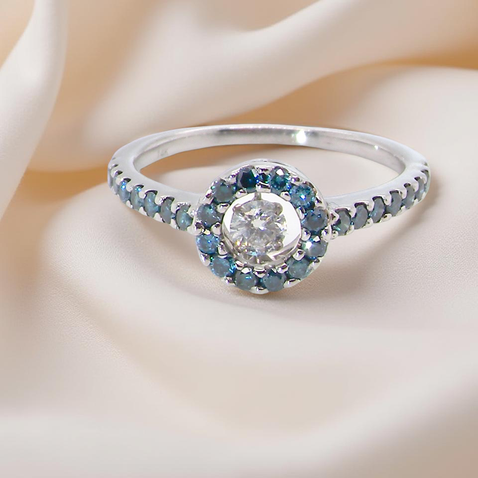 A 'quiver' diamond cluster ring
