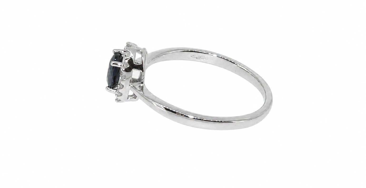 A sapphire & diamond cluster ring side view