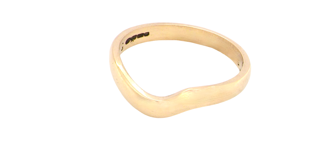 A shaped 18 carat yellow gold ring. Band width just under 3mm, weight 2.8grams.
