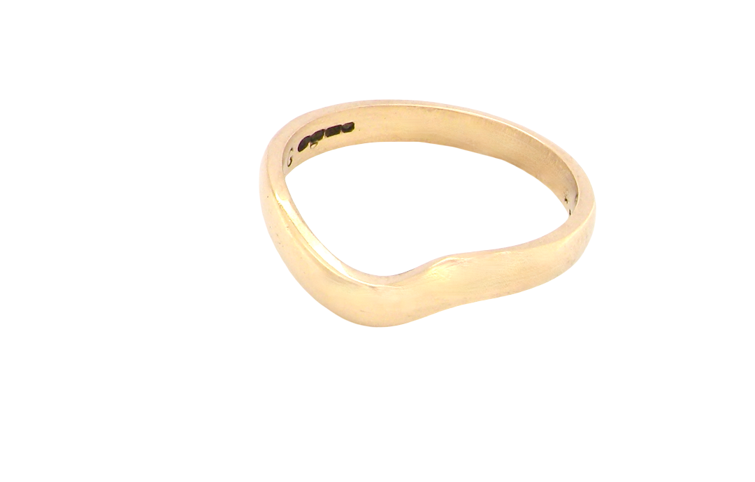 A shaped 18 carat yellow gold ring. Band width just under 3mm, weight 2.8grams.