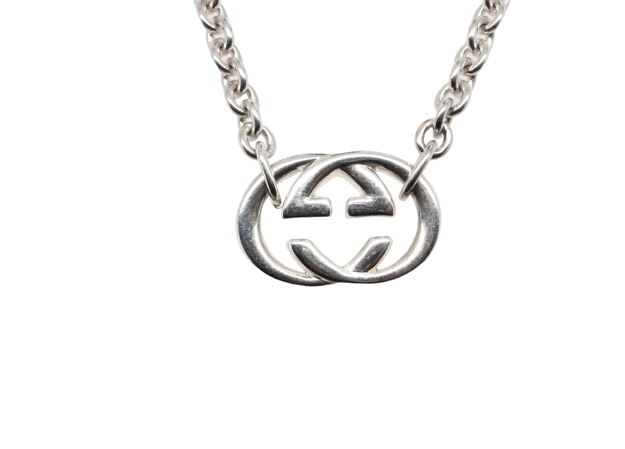 A silver Gucci GG pendant