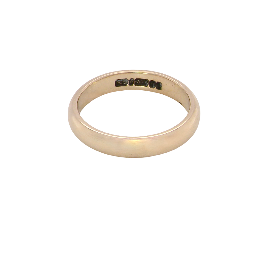 A simple yet highly traditional wedding . The D shape profile has been popular for decades and this ring at just under 4mm has a substantial weight