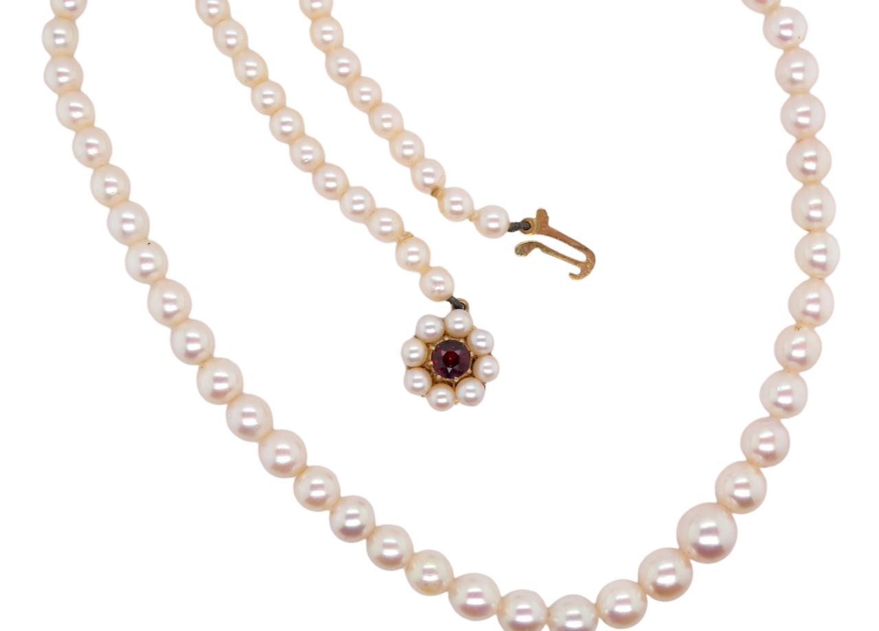 A single row of cultured pearls