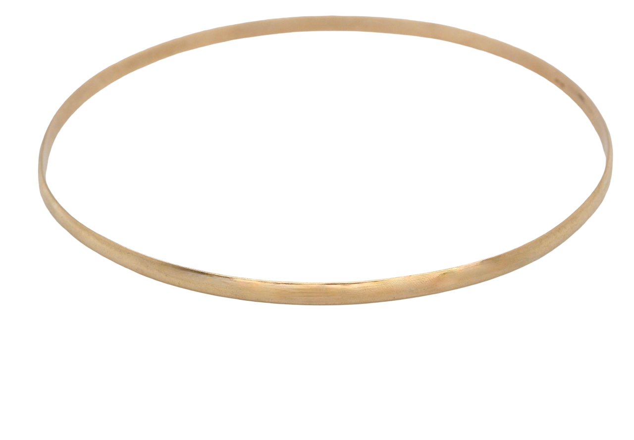 A solid 9 carat yellow gold bangle. A classic circular bangle which is a timeless and elegant look.
Width: 2.6mm