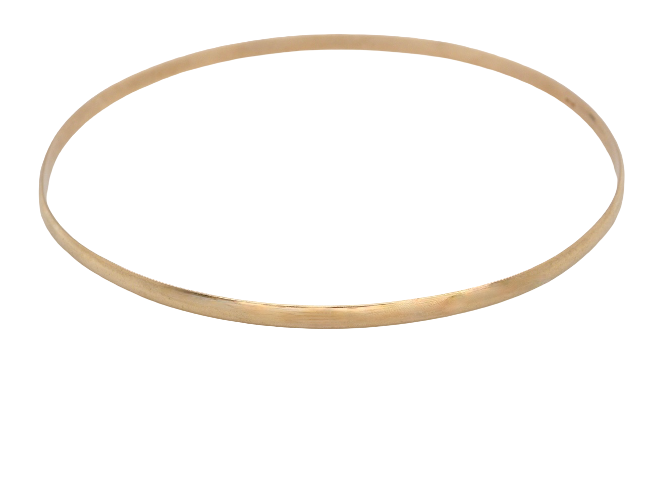 A solid 9 carat yellow gold bangle. A classic circular bangle which is a timeless and elegant look.
Width: 2.6mm