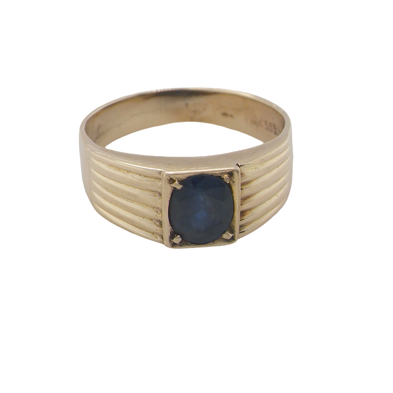 A solitaire dress ring that features an oval cut dark blue sapphire, 6x5mm. Wide ribbed patterned shoulders, 7mm width and tapering to a 3.8mm shank at the reverse.
