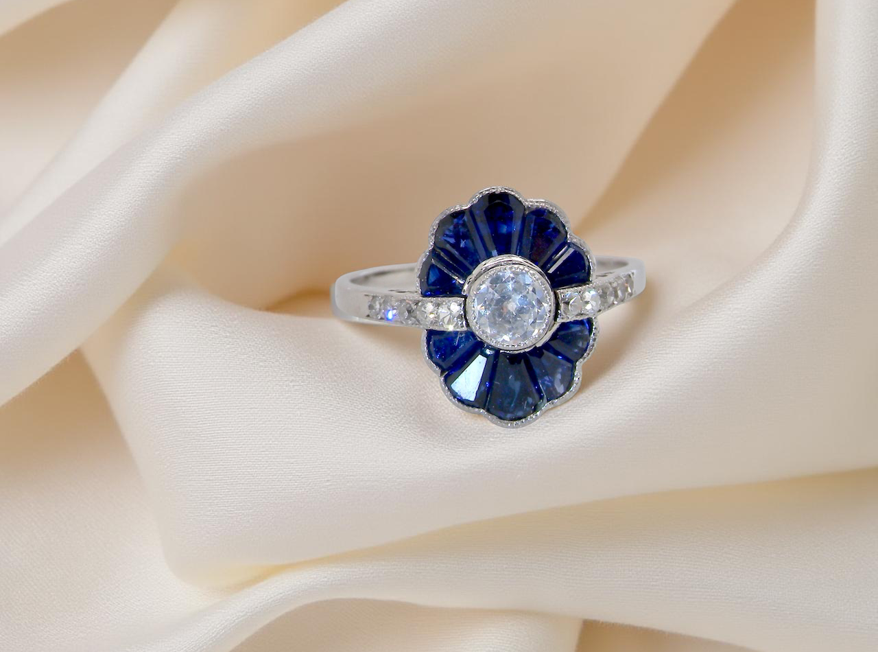 Art Deco cluster a fan-shaped design.