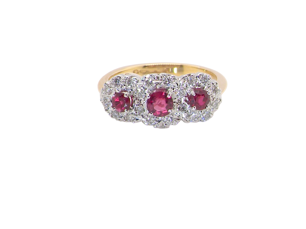 A striking triple cluster ring crafted in 18 carat gold, dating circa 1990–2000, and fully hallmarked in the UK.
✨ Design & Gemstones
Three deep red rubies set to the centre of each cluster