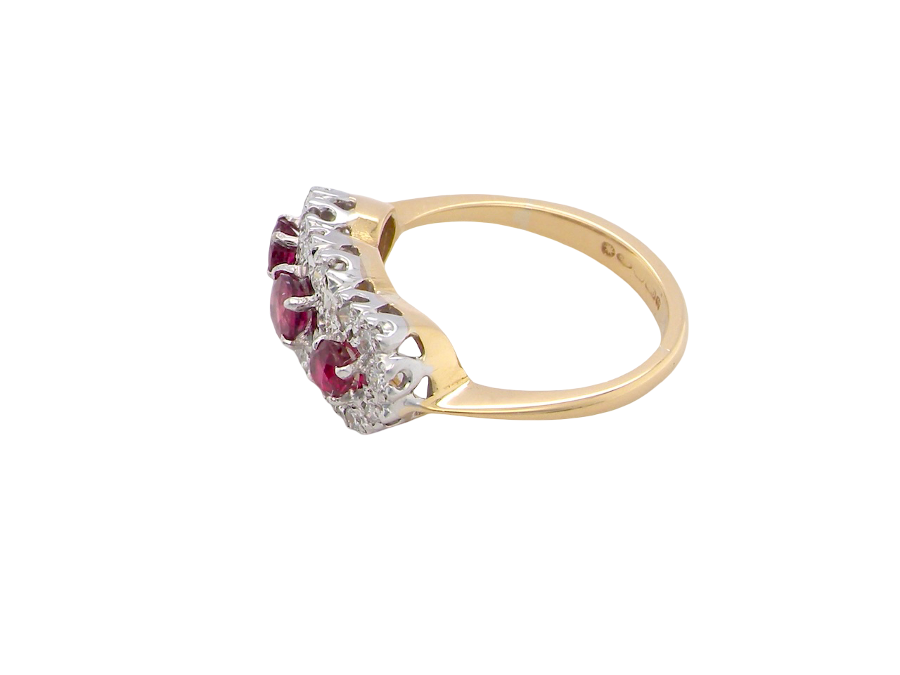 A striking triple cluster ring crafted in 18 carat gold, dating circa 1990–2000, and fully hallmarked in the UK.
✨ Design & Gemstones
Three deep red rubies set to the centre of each cluster side