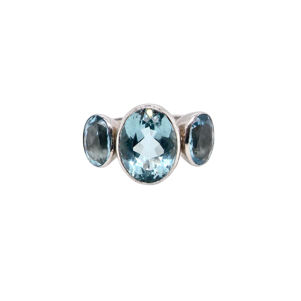 A stunning Aquamarine dress ring