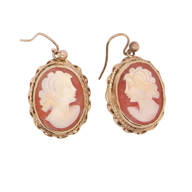 A stunning pair of cameo drop earrings. Each measures 17x12.5mm.