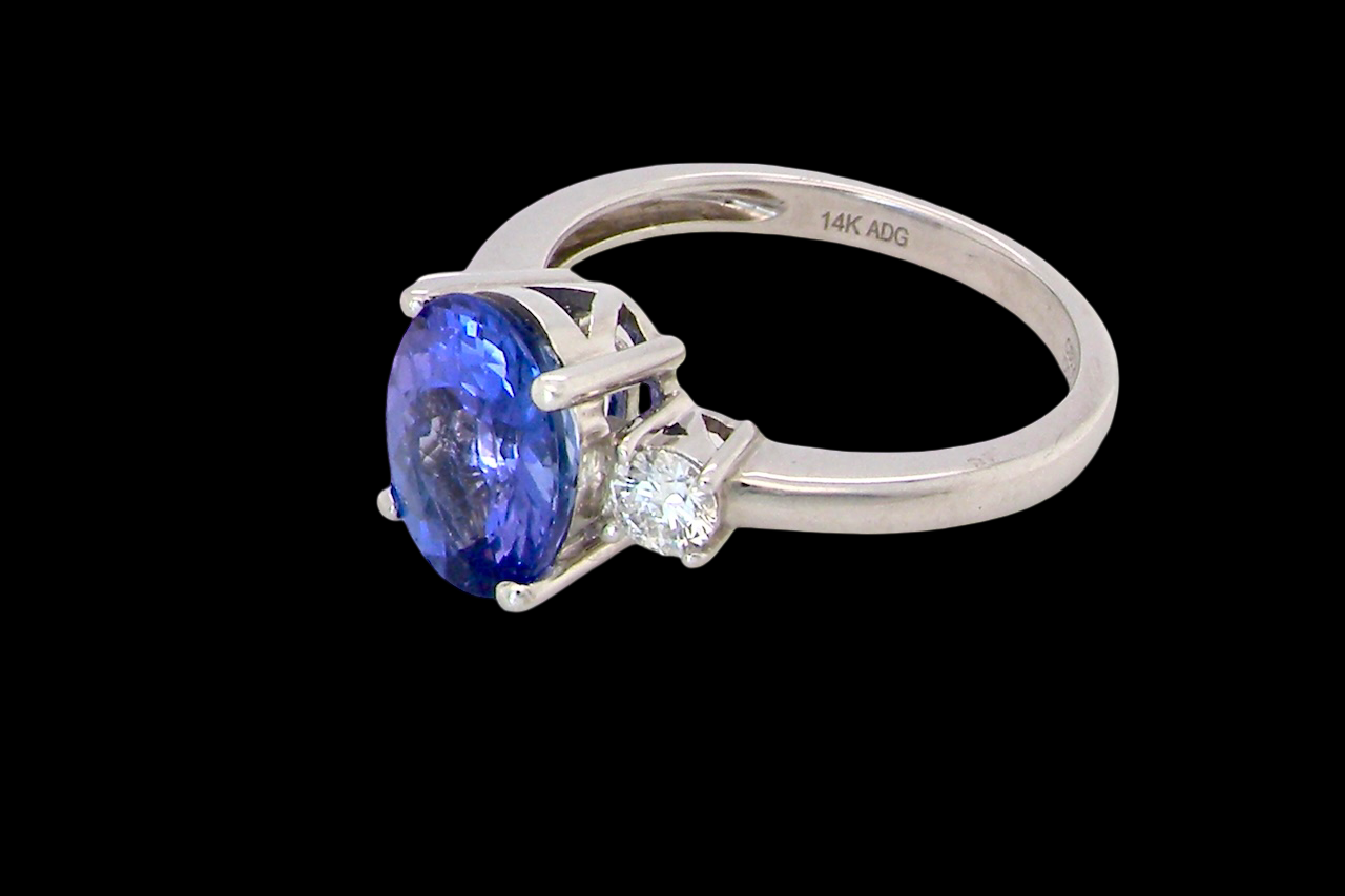 A three stone ring that features an impressive tanzanite centre stone that measures 10x8mm (3.21 carats confirmed)