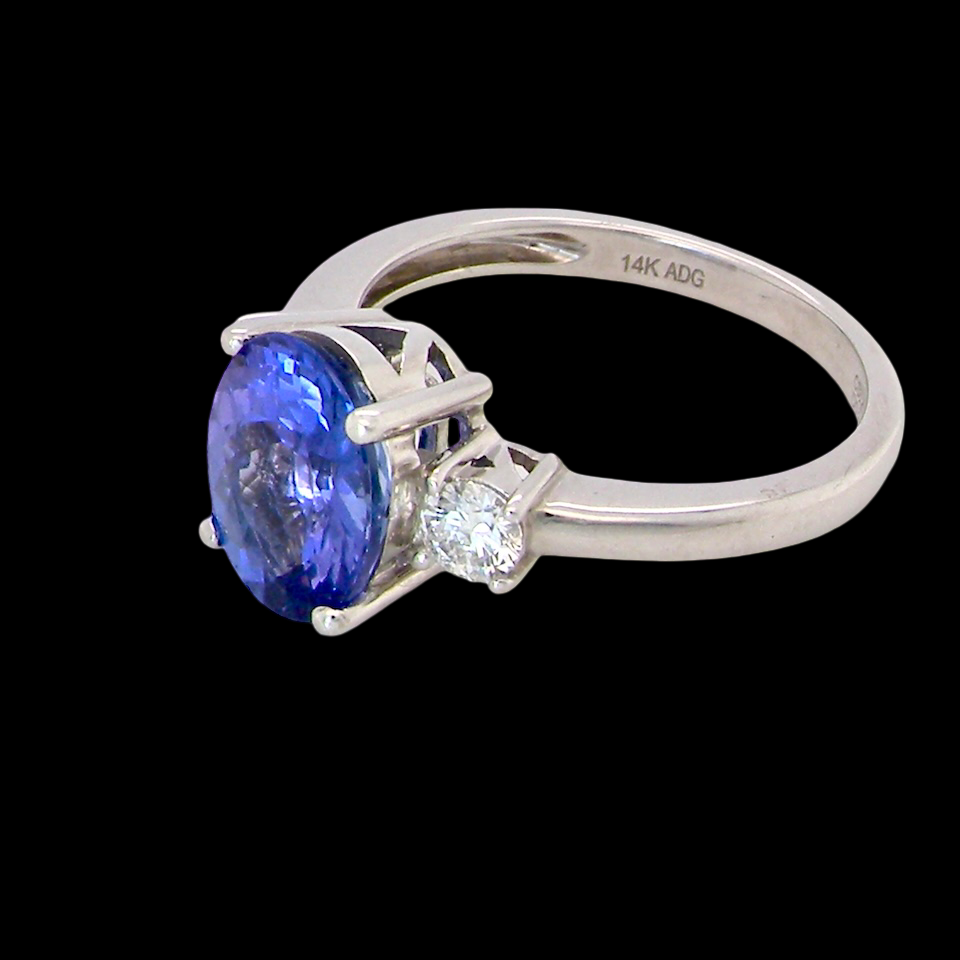 A three stone ring that features an impressive tanzanite centre stone that measures 10x8mm (3.21 carats confirmed)