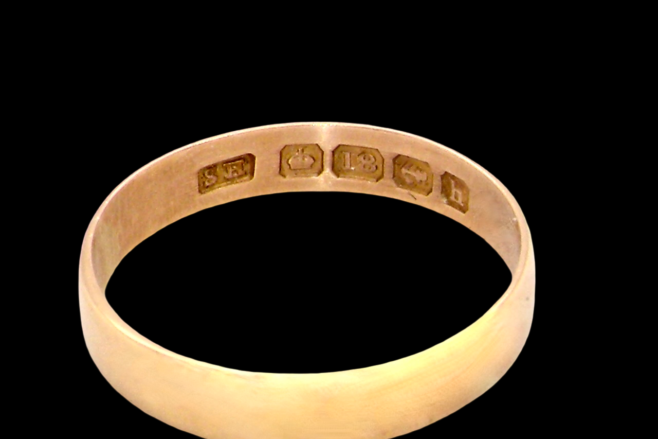A traditional 18 carat gold wedding ring.
A flat to a slight D shape profile, width 3.6mm.