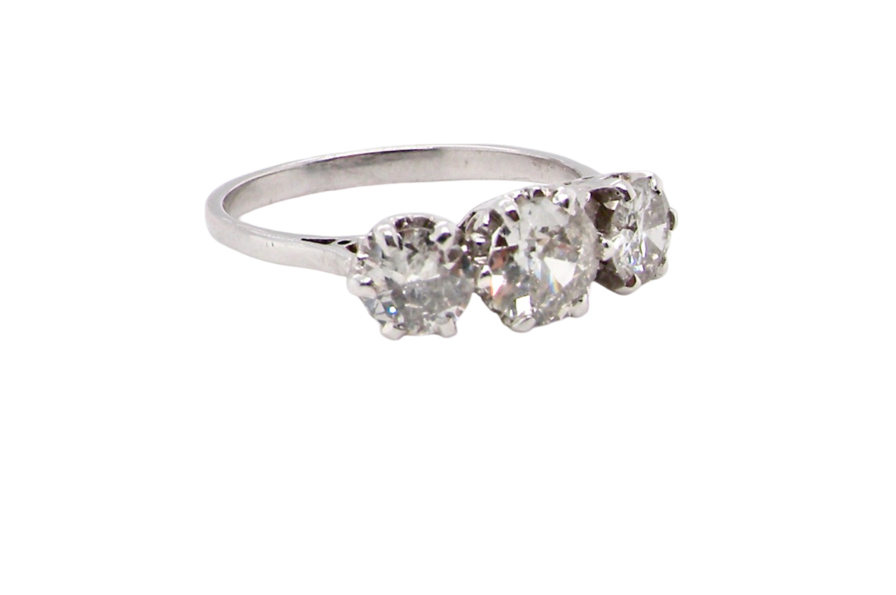 a 3 stone trilogy ring side view
