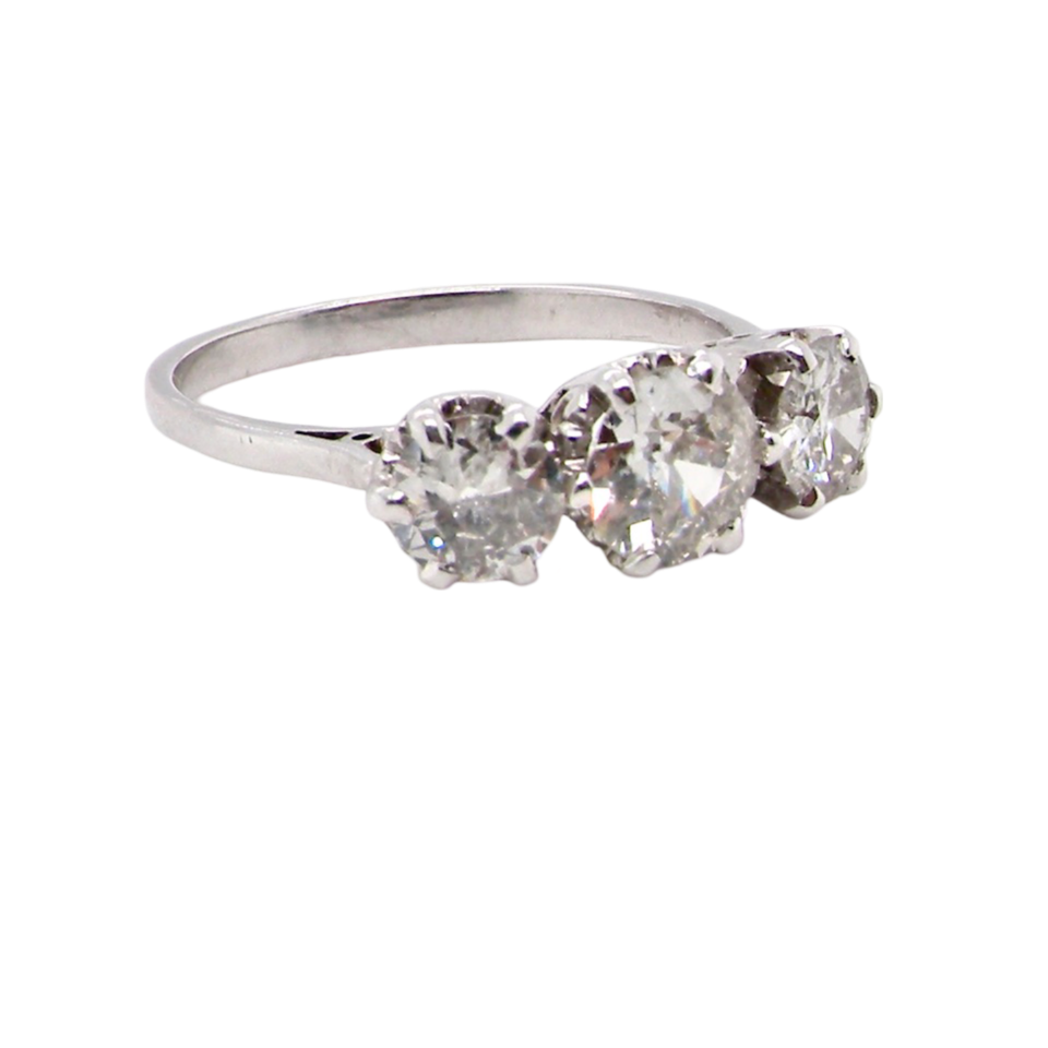 a 3 stone trilogy ring side view
