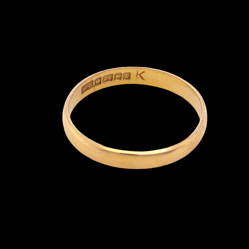 A traditional wedding ring. D shape profile at just under 3mm wide.
Hallmarks for Birmingham